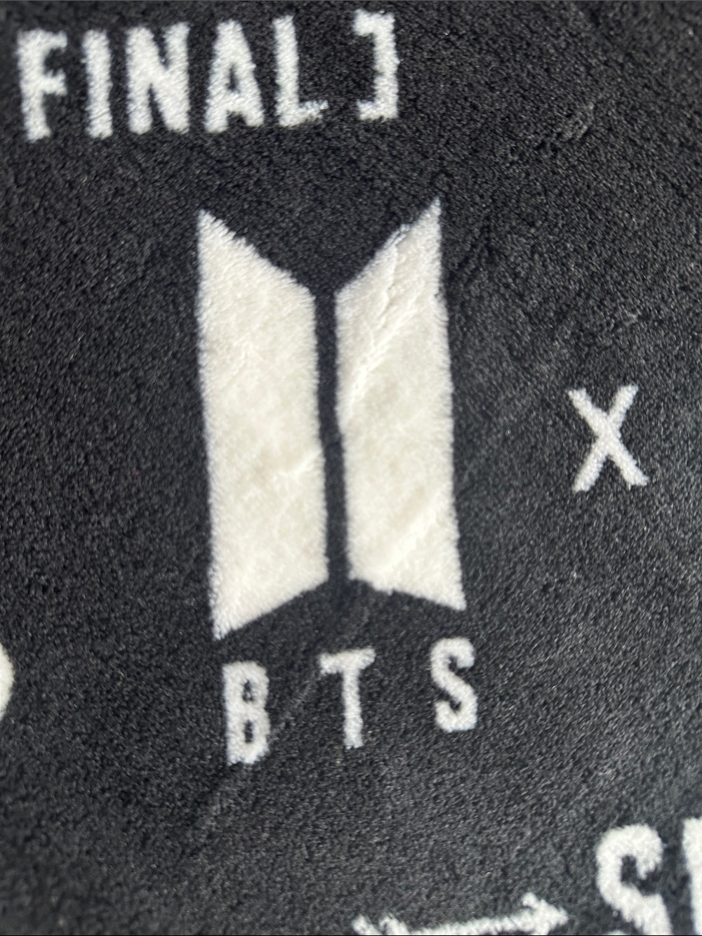 Fila Black and White BTS 'Speak Yourself' Graphic Throw - Picture 5 of 7